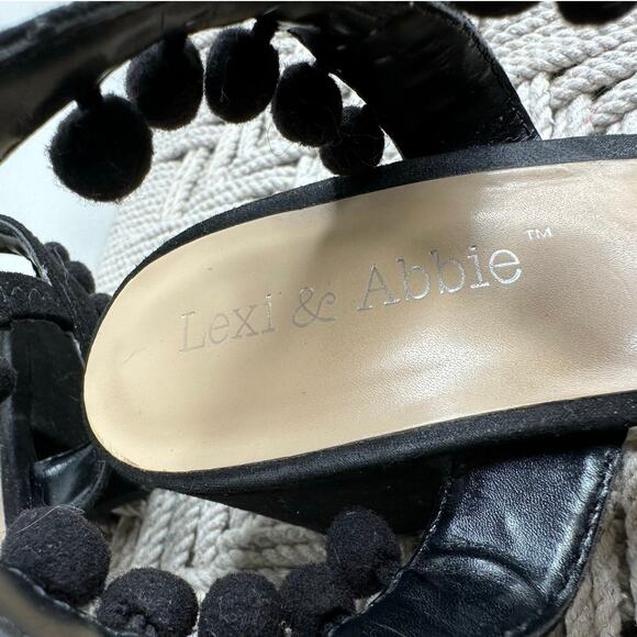 Lexi & Abbie: Pom Pom Heels - Picture 3 of 10